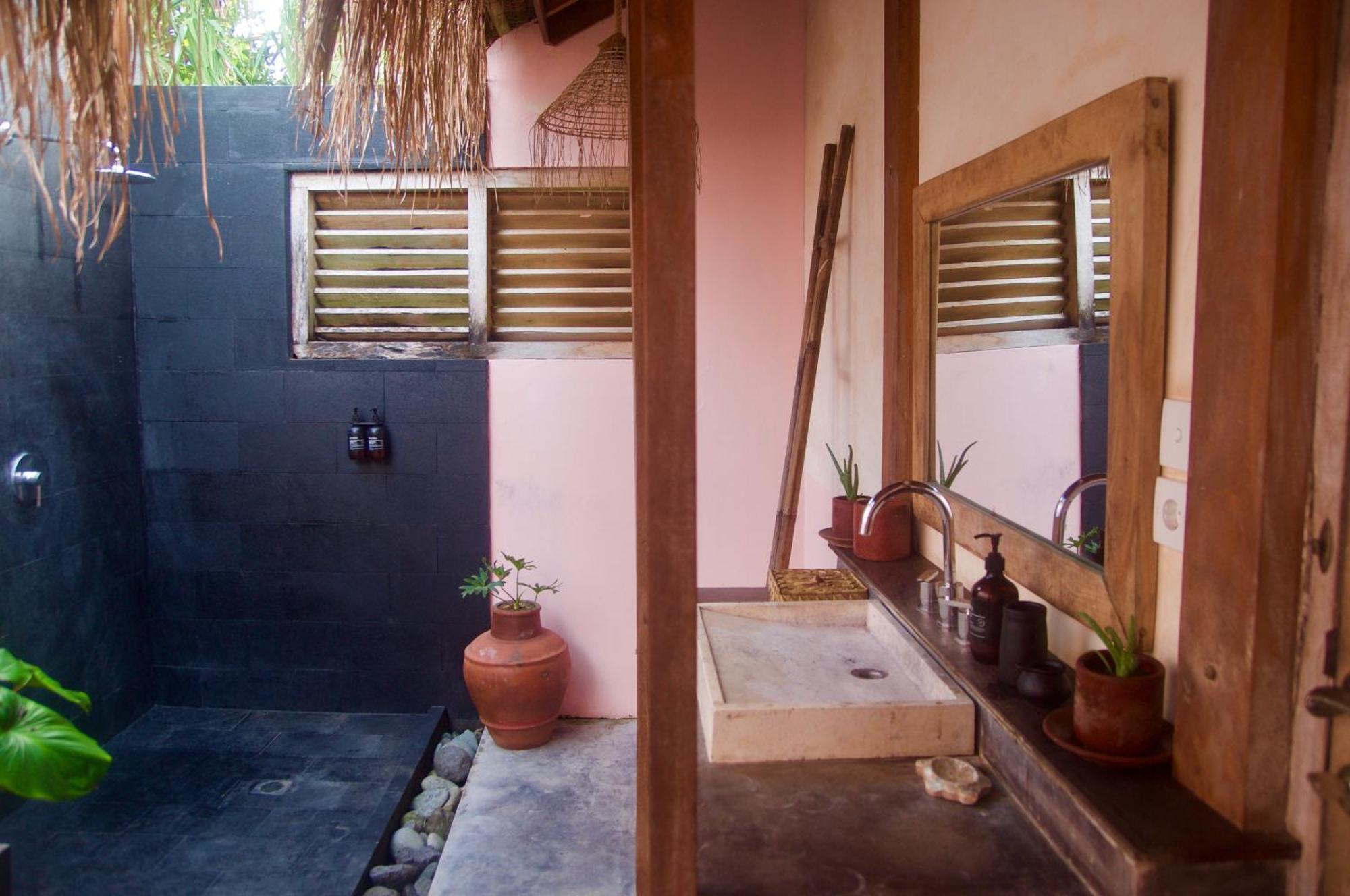 Owa Lodge Areguling Kuta  Room photo