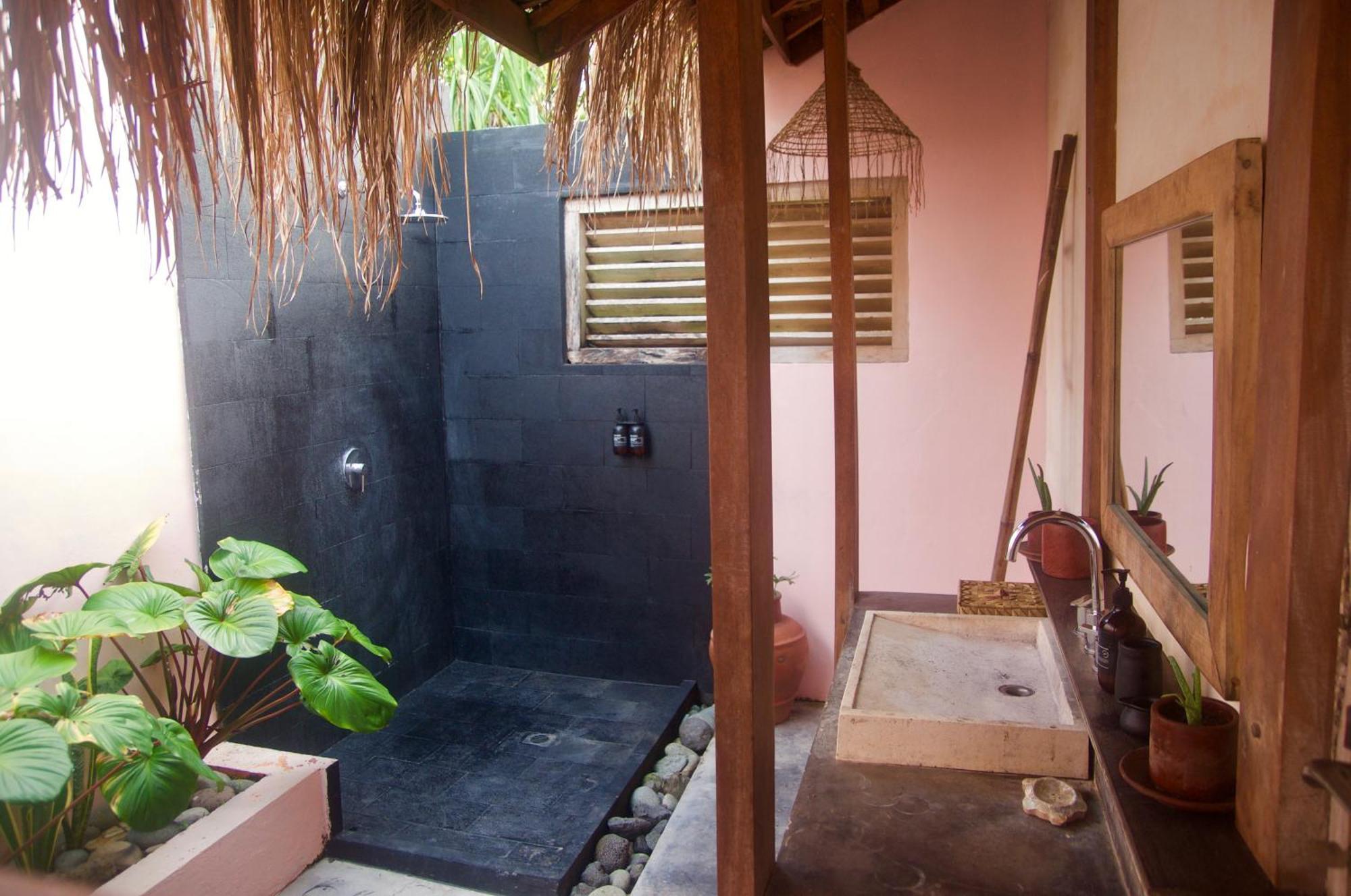 Owa Lodge Areguling Kuta  Room photo